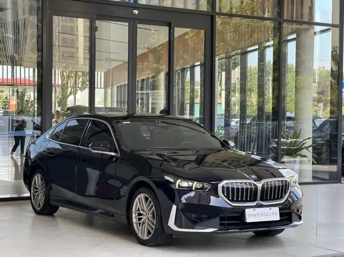 BMW 5 Series 2024 Model 525Li Luxury Set – фото 3