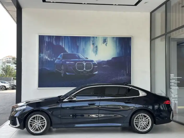 BMW 5 Series 2024 Model 525Li Luxury Set – фото 4