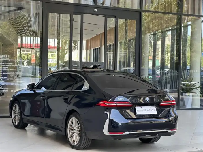 BMW 5 Series 2024 Model 525Li Luxury Set – фото 5