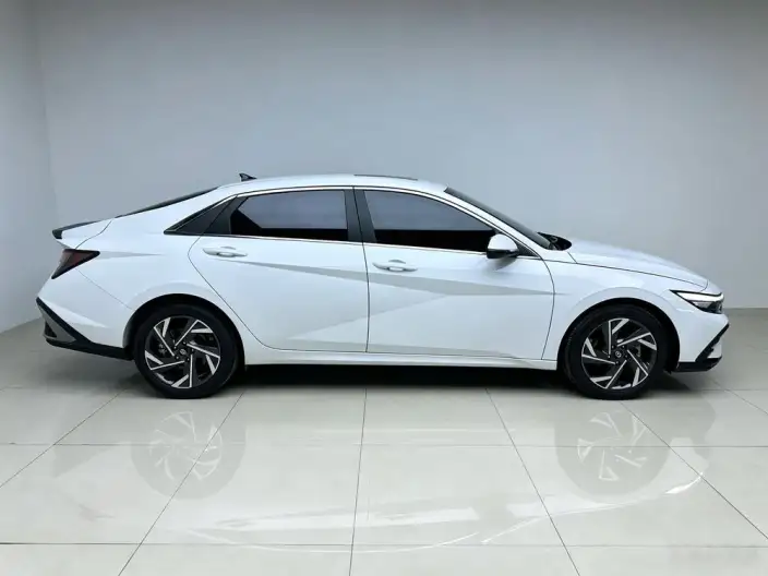 Hyundai Ioniq 2023 Model 1.5L CVT GLX Elite Edition – фото 8