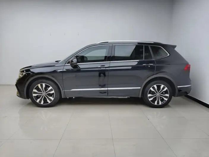 Volkswagen Tiguan L 2022 Model 380TSI Automatic 4WD R-Line Ultimate Edition 7 seat – фото 4