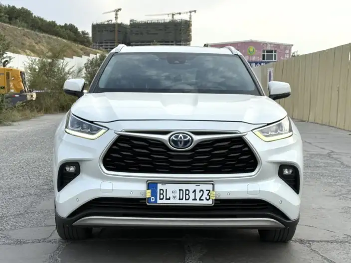 Toyota Highlander 2022 Model Hybrid 2.5L 4WD Premium Edition 7 seat – фото 2