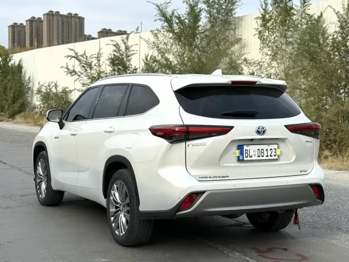 Toyota Highlander 2022 Model Hybrid 2.5L 4WD Premium Edition 7 seat – фото 4