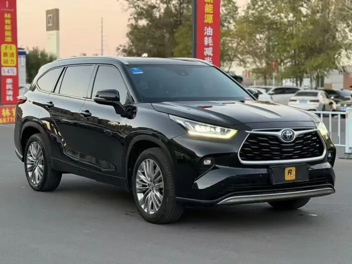 Toyota Highlander 2022 Model Hybrid 2.5L 4WD Premium Edition 7 seat – фото 3