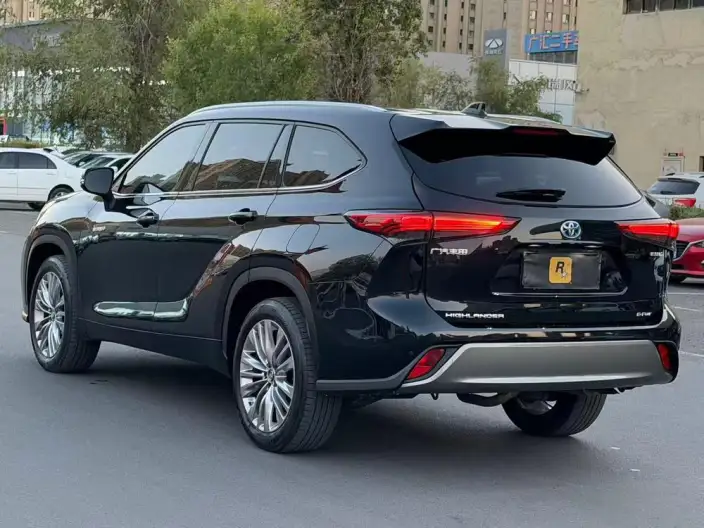 Toyota Highlander 2022 Model Hybrid 2.5L 4WD Premium Edition 7 seat – фото 4