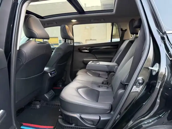 Toyota Highlander 2022 Model Hybrid 2.5L 4WD Premium Edition 7 seat – фото 9