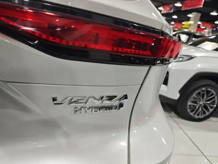 Venza 2022 Model Hybrid 2.5L CVT 2WD Deluxe Edition – фото 9