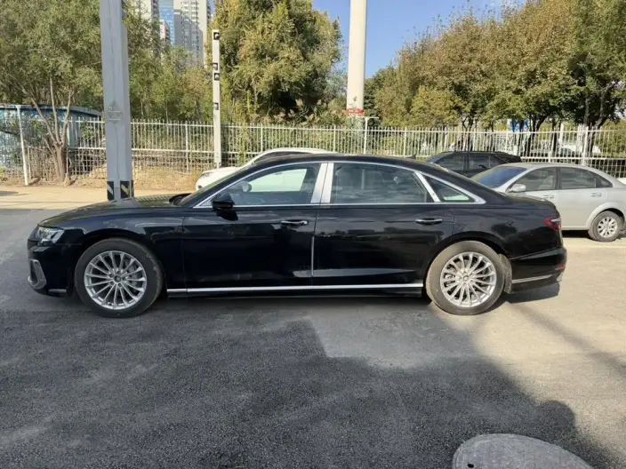 Audi A8 2025 Model A8L 45 TFSI quattro Luxury Model – фото 2