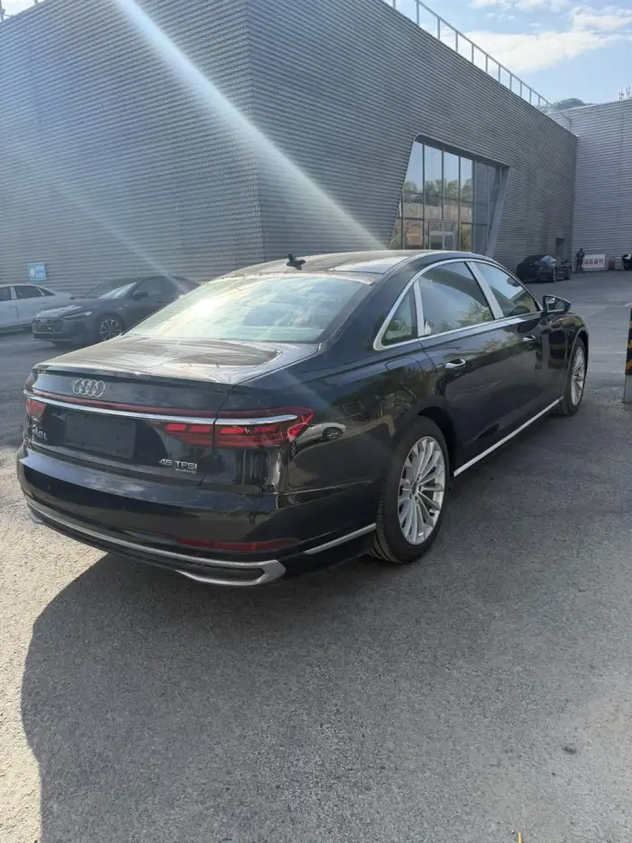 Audi A8 2025 Model A8L 45 TFSI quattro Luxury Model – фото 4