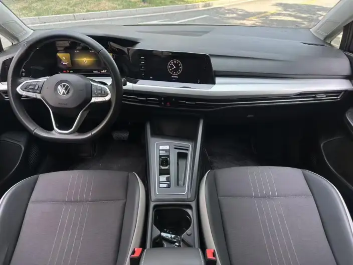 Volkswagen Golf 2021 Model 280TSI DSG Pro First Edition Edition – фото 9