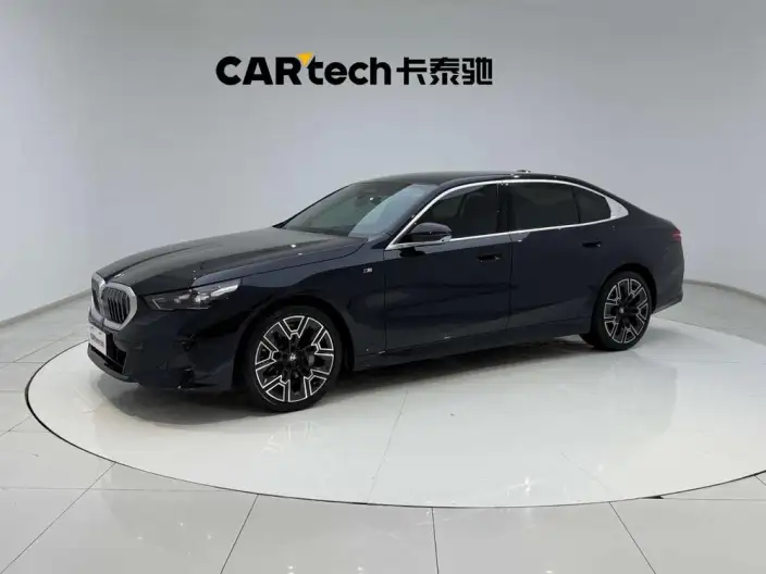 BMW 5 Series 2025 Model 530Li Exclusive Model M Sports Set – фото 1