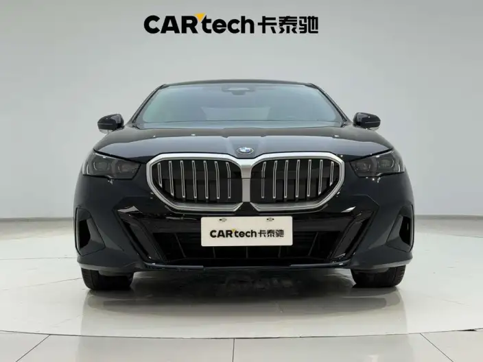 BMW 5 Series 2025 Model 530Li Exclusive Model M Sports Set – фото 2