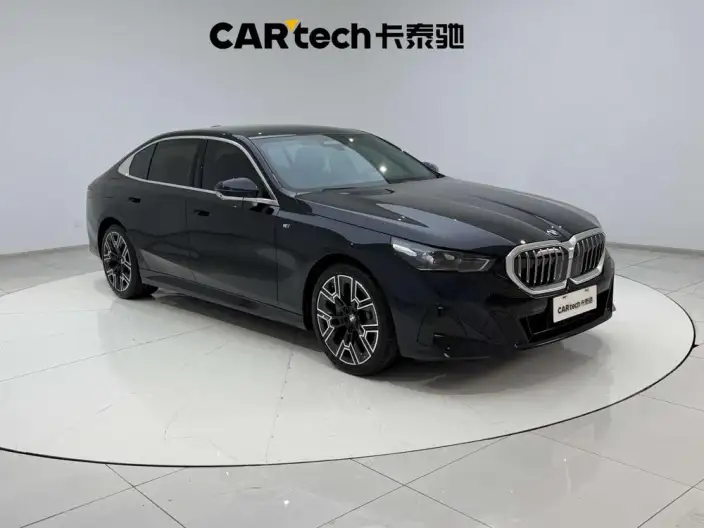 BMW 5 Series 2025 Model 530Li Exclusive Model M Sports Set – фото 3