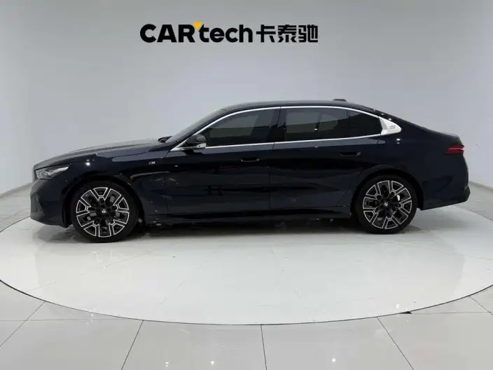 BMW 5 Series 2025 Model 530Li Exclusive Model M Sports Set – фото 4