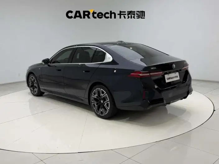 BMW 5 Series 2025 Model 530Li Exclusive Model M Sports Set – фото 5