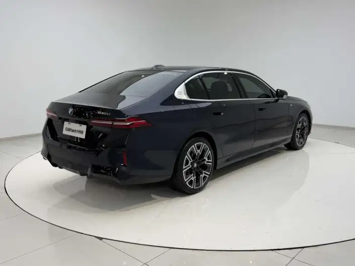 BMW 5 Series 2025 Model 530Li Exclusive Model M Sports Set – фото 7