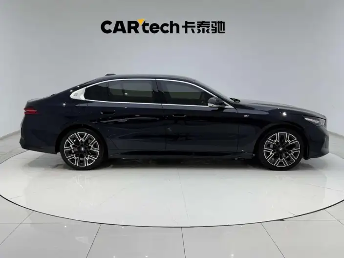 BMW 5 Series 2025 Model 530Li Exclusive Model M Sports Set – фото 8