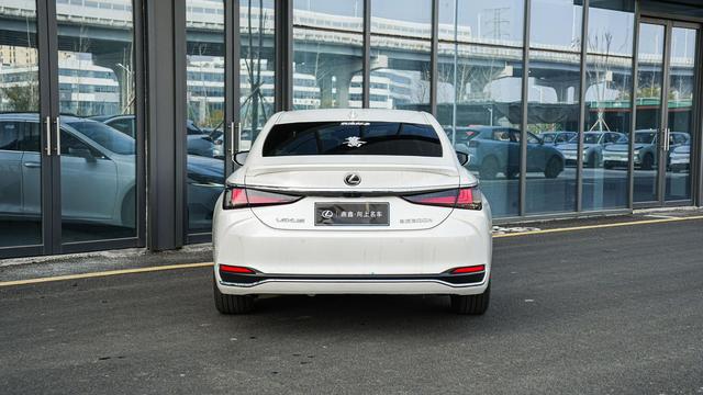 Lexus ES 2022 300h Excellence – фото 5