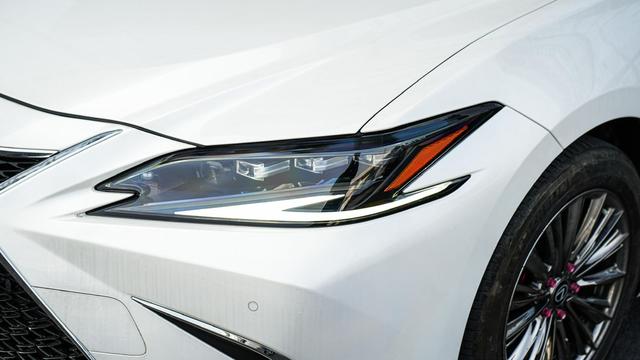 Lexus ES 2022 300h Excellence – фото 6