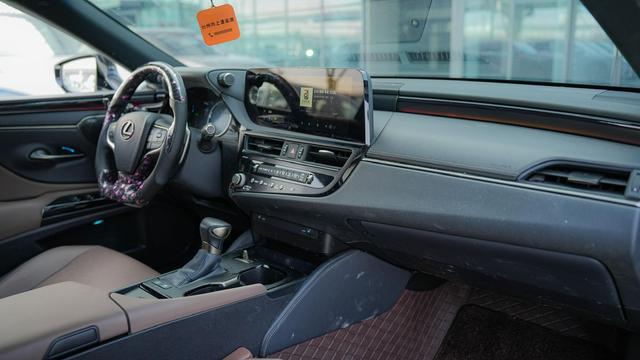 Lexus ES 2022 300h Excellence – фото 10