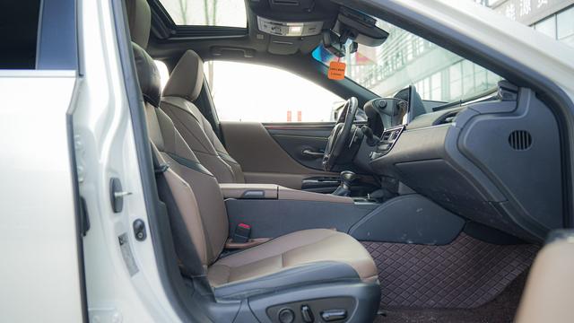 Lexus ES 2022 300h Excellence – фото 11