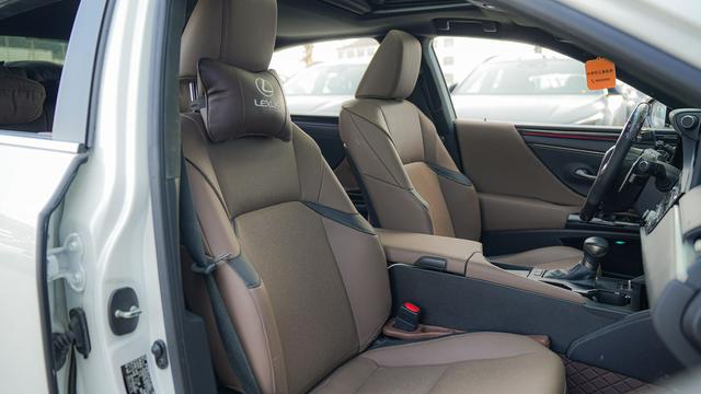 Lexus ES 2022 300h Excellence – фото 12