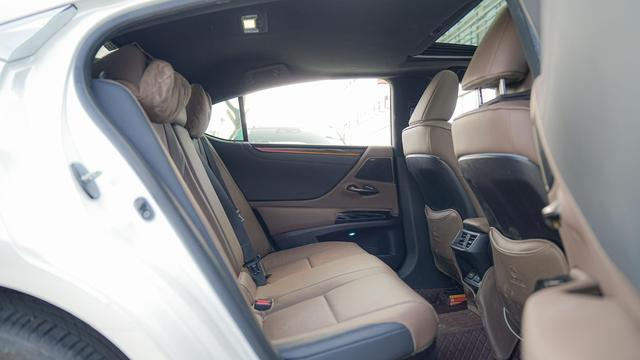 Lexus ES 2022 300h Excellence – фото 14