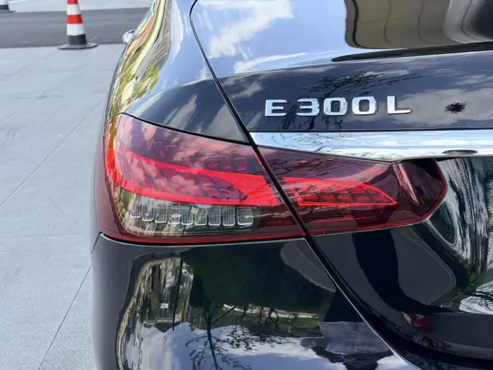 Mercedes-Benz E-Class 2021 Model E 300 L Fashion Model sedan – фото 8