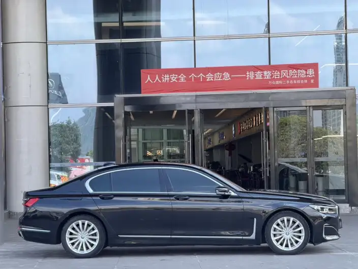 BMW 7 Series 2021 Model 730Li Luxury Set – фото 5