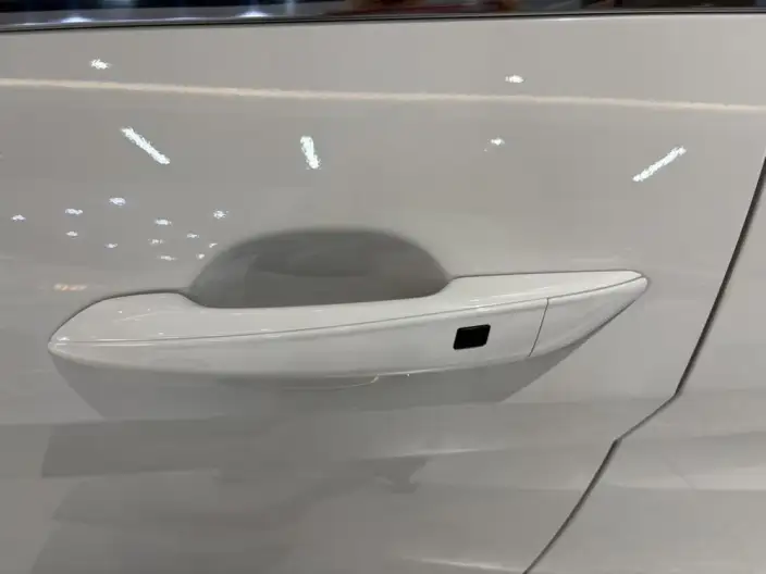 Hyundai Ioniq 2023 Model 1.5L CVT LUX Premium Edition – фото 5