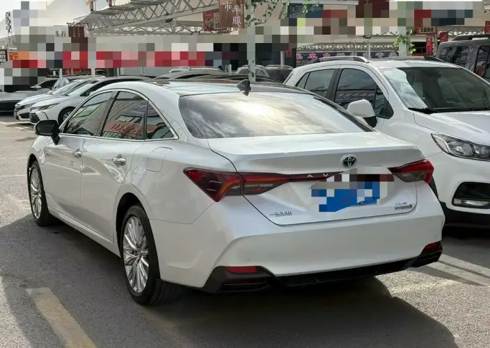Toyota Avalon 2022 Model Hybrid 2.5L XLE Premium Edition – фото 4