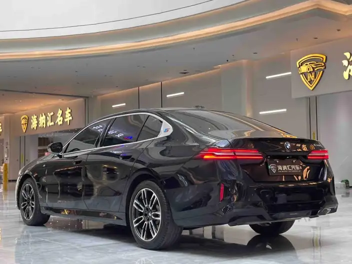 BMW 5 Series 2024 Model 530Li Leading Model M Sports Set – фото 4