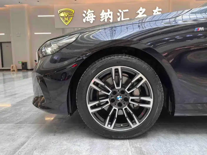 BMW 5 Series 2024 Model 530Li Leading Model M Sports Set – фото 8