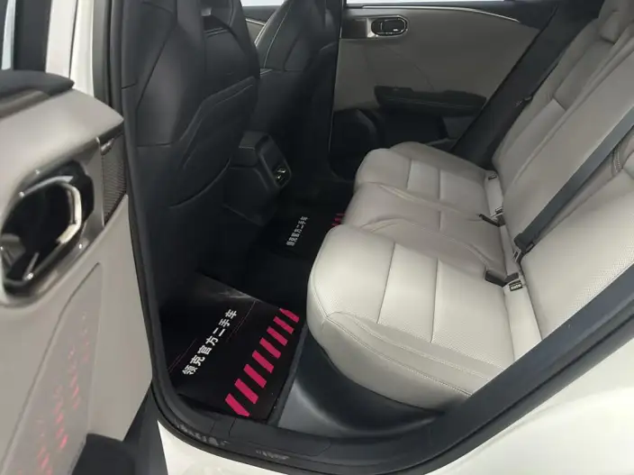 Lynk & Co 06 2026 Model Relive 1.5T Ultra – фото 10