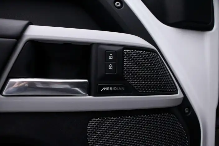 Land Rover Defender 2023 Model Facelift 110 P400 X-Dynamic HSE – фото 6