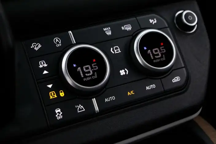 Land Rover Defender 2023 Model Facelift 110 P400 X-Dynamic HSE – фото 8
