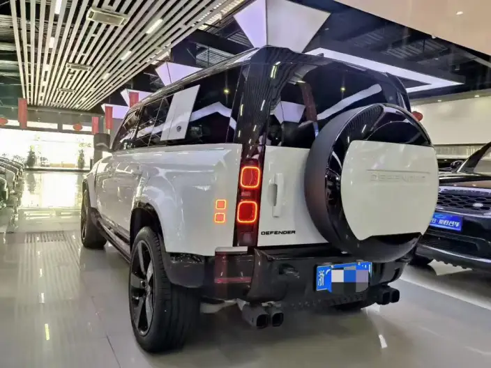 Land Rover Defender 2024 Model 110 3.0T P400 X-Dynamic HSE – фото 4