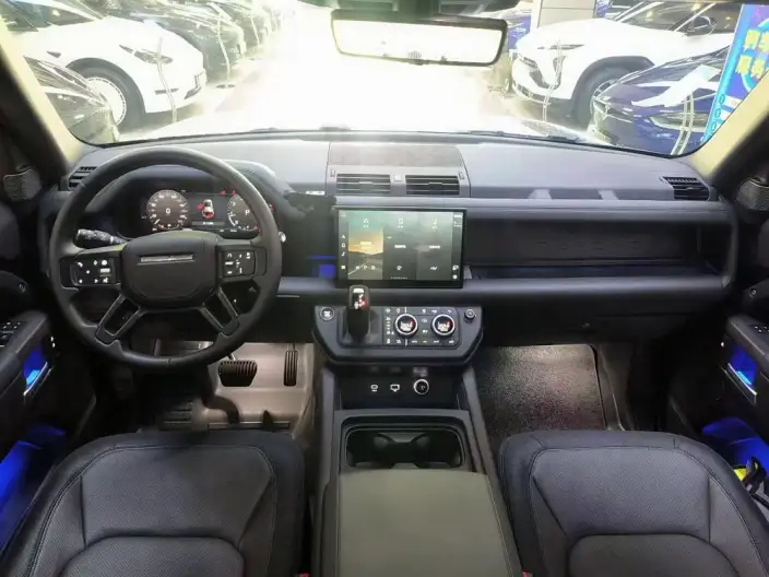 Land Rover Defender 2024 Model 110 3.0T P400 X-Dynamic HSE – фото 7