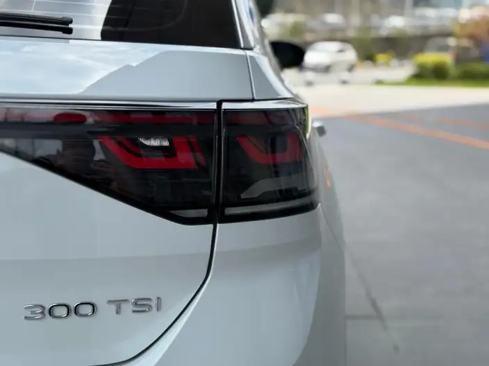 Volkswagen T-Roc 2023 Model 300TSI DSG Chenguang Edition – фото 9