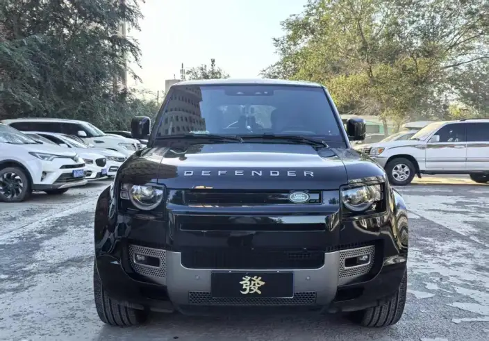 Land Rover Defender 2025 Model 110 3.0T P400 HSE X-Dynamic – фото 2