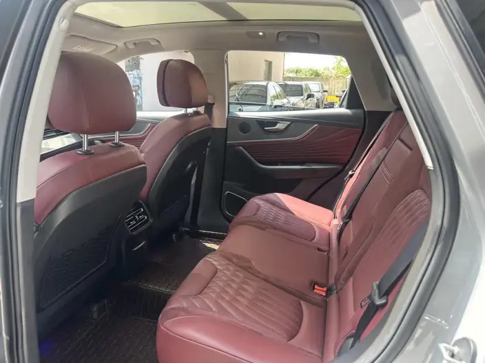 Hongqi HS5 2023 Model 2.0T Flag Xiang Pro Edition – фото 9