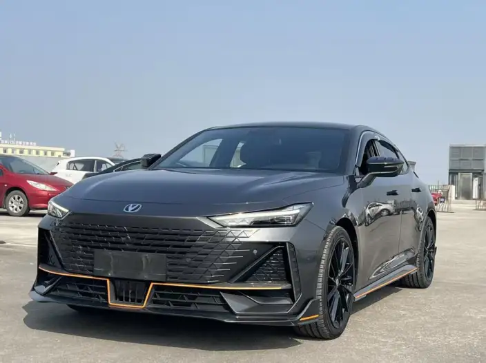Changan UNI-V 2022 Model 1.5T Sports Edition – фото 1