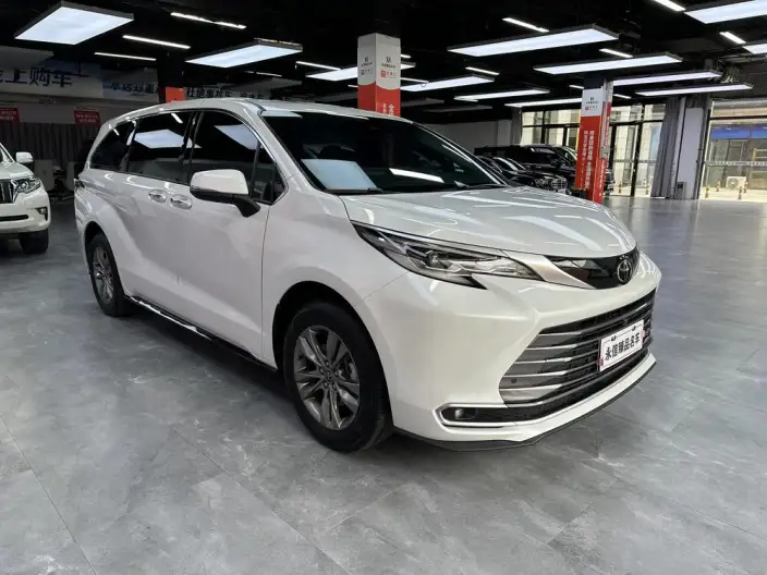 Toyota Sienna 2027 Model Hybrid 2.5L 4WD Deluxe Edition – фото 3