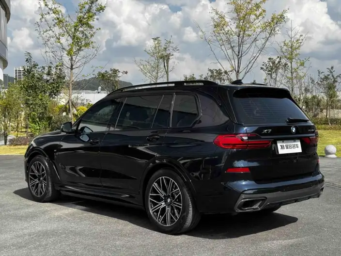 BMW X7 2021 Model xDrive40i Exclusive Model M Sports Set – фото 4