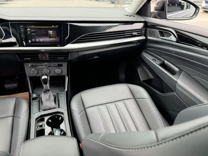Volkswagen Passat 2024 Model 280TSI Business Edition – фото 8