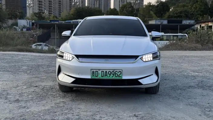 Qin Plus EV 2024 Model Honor Edition 420KM Leading Model – фото 2