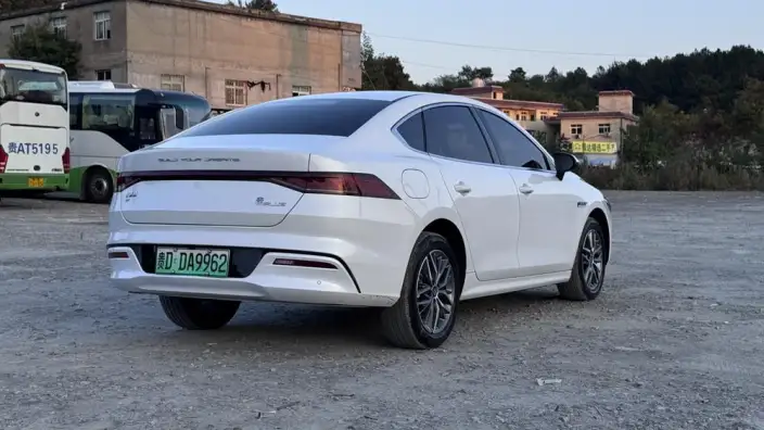 Qin Plus EV 2024 Model Honor Edition 420KM Leading Model – фото 6
