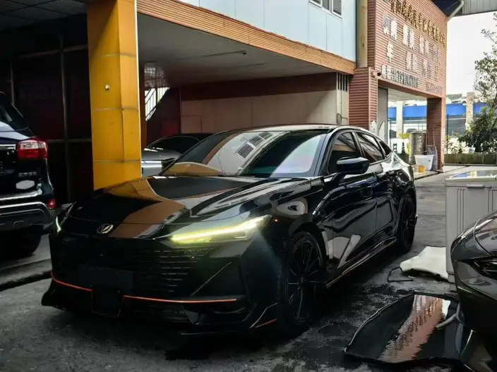Changan UNI-V 2022 Model 1.5T Sports Edition – фото 1