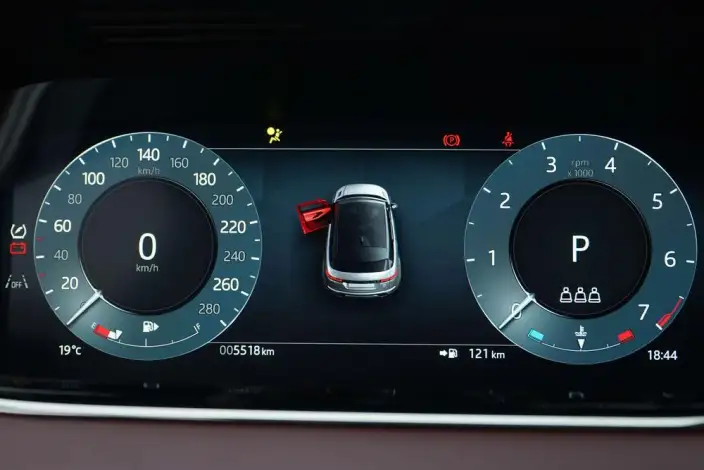 Range Rover Evoque 2026 Model Range Rover Evoque L 2.0T SE – фото 9