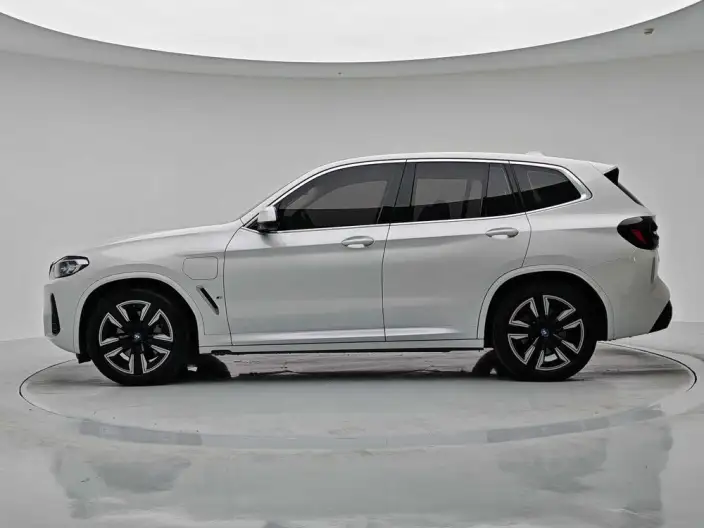 BMW iX3 2023 Model Leading Model – фото 4